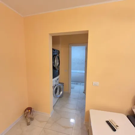 Διαμέρισμα Tomis Ii *